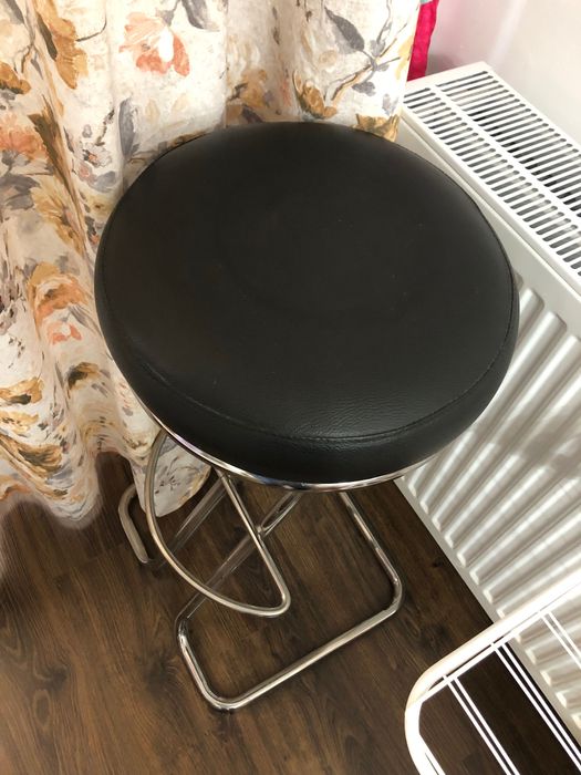 Scaun bar, baza din otel cromat, fix, sezut tapitat piele neagra eco