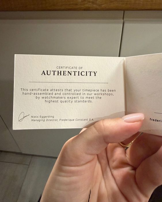 Продавам чисто нов часовник Frederique Constant