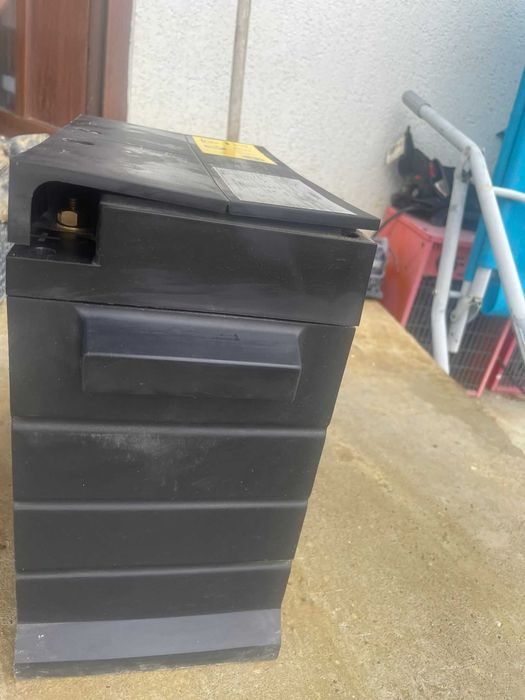 Panouri Jinko 440W + baterii 100Ah – Sistem fotovoltaic