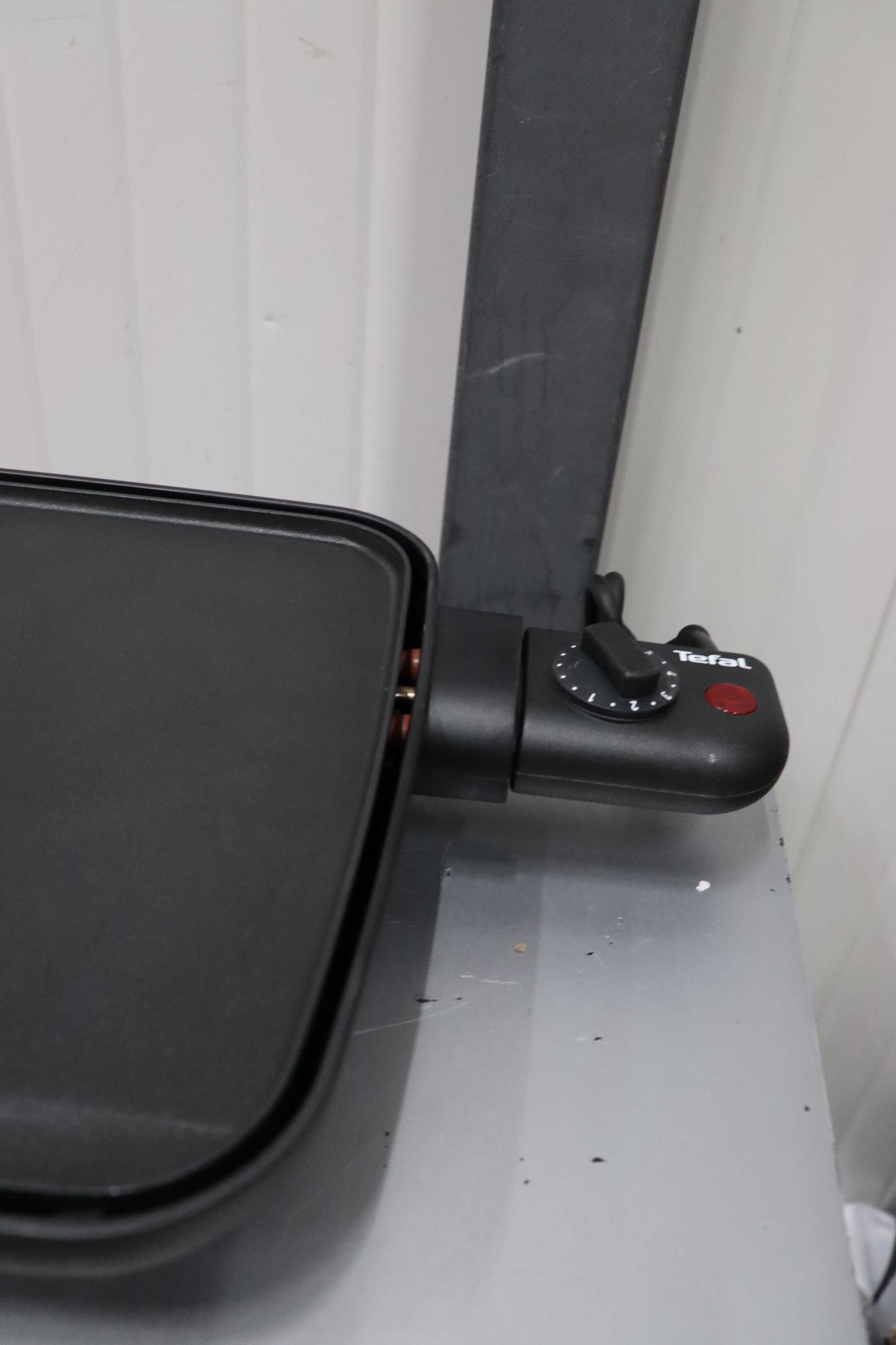 Tefal Málaga XL 2000W електрически грил с термостат CB5018, лек ДЕФЕКТ