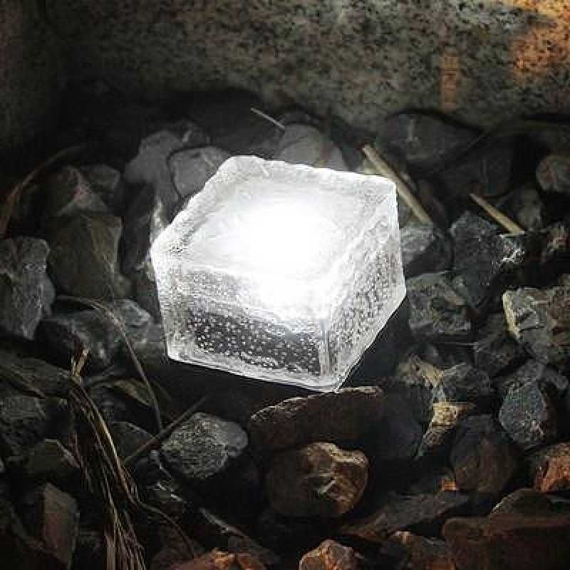 Соларна водоустойчива LED лампа ледено кубче със 7 сменящи се цвята