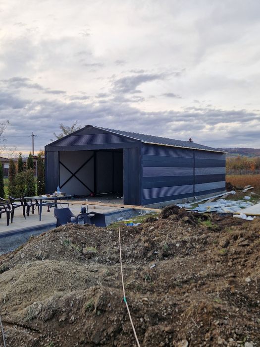 Vând hală metalica