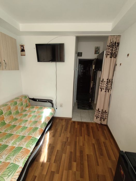 Inchiriez Garsoniera CF. 3 Micro 14 et.4