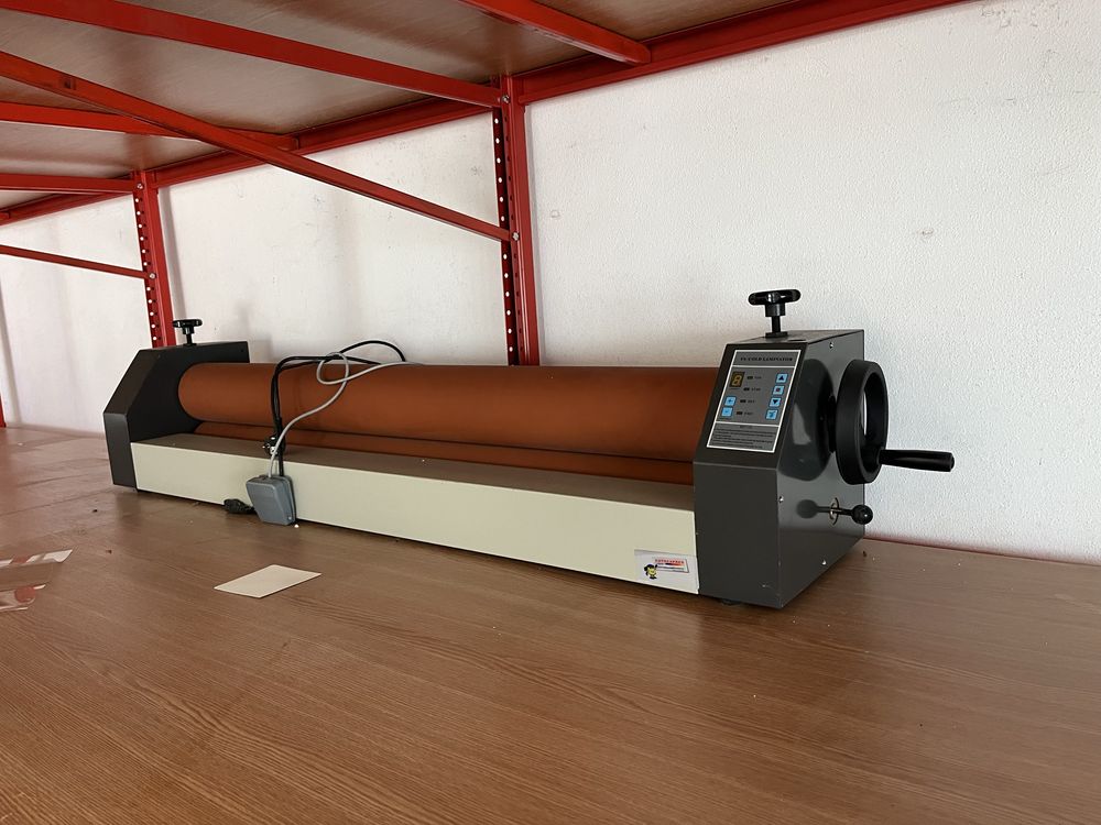 Laminator la rece automat 130 cm.