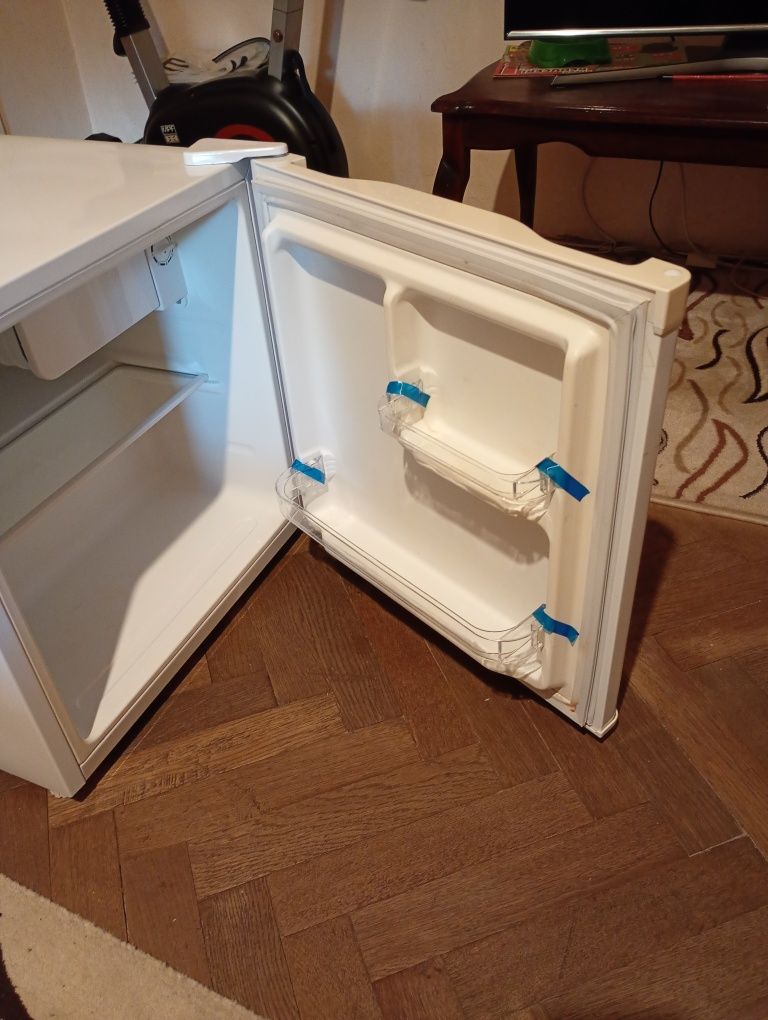 Vand frigider mini bar