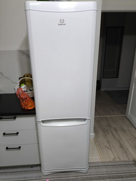 Отдам холодильник indesit читайте описание