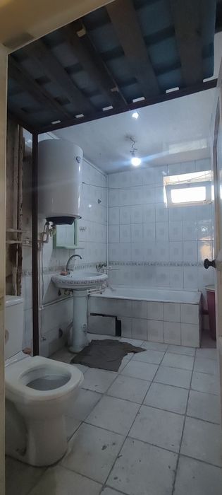 Карши 4-мкр 3 хонали 1-этаж урта катор гиштли полли уй 80 кв катта бал