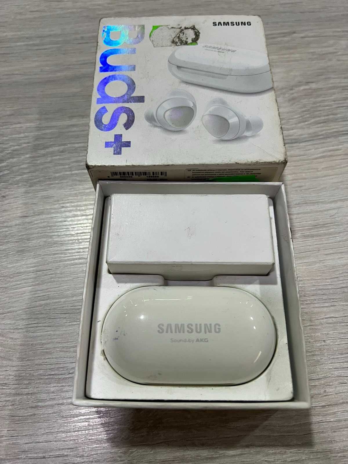 Продавам Bluetooth Слушалки Samsung Buds +