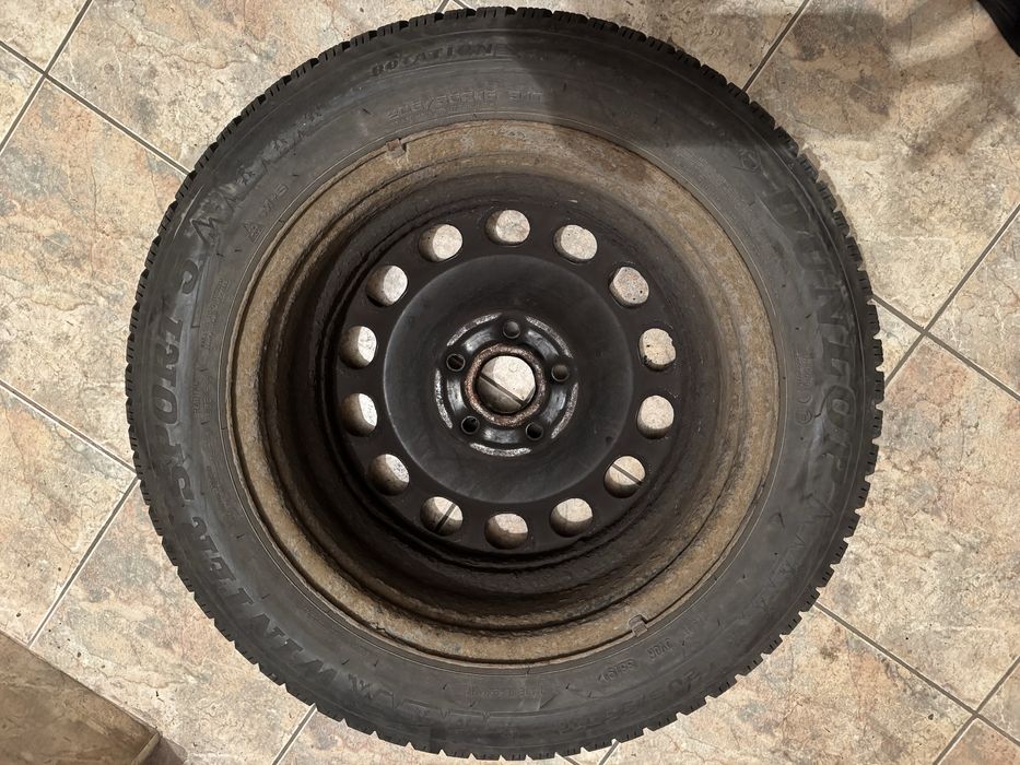 Set jante +anvelope 205/55/16 iarnă Dunlop folosite maxim 2000km!!!