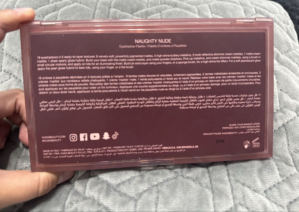 Палитра сенки за очи Huda beauty Naughty Nude