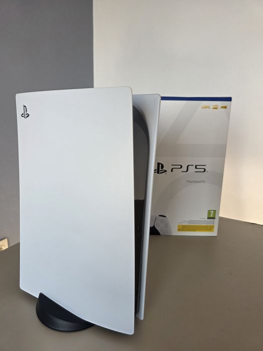 PlayStation 5 (PS5) – Отлично състояние + оригинални аксесоари

Editio