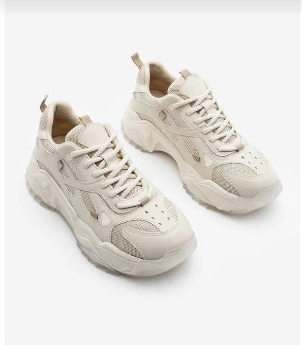 Бежови маратонки