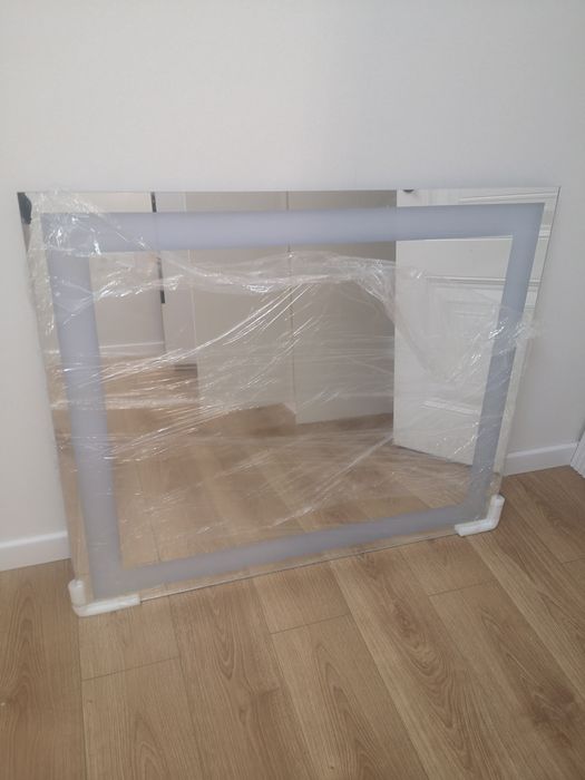 Продам зеркало с подсветкой