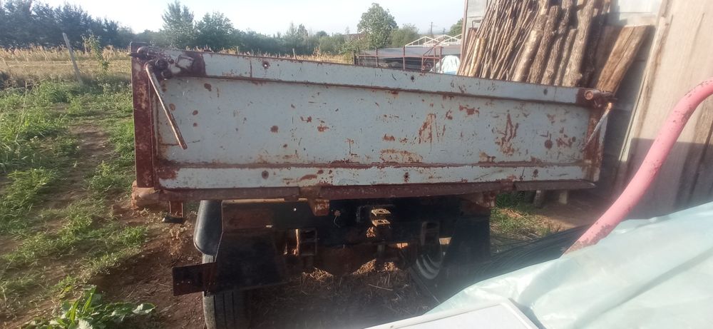 Vând remorcă de tractor