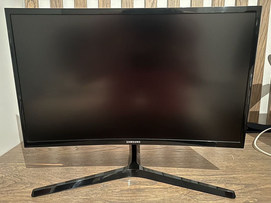 Монитор от Samsung игровой, 144 Hz