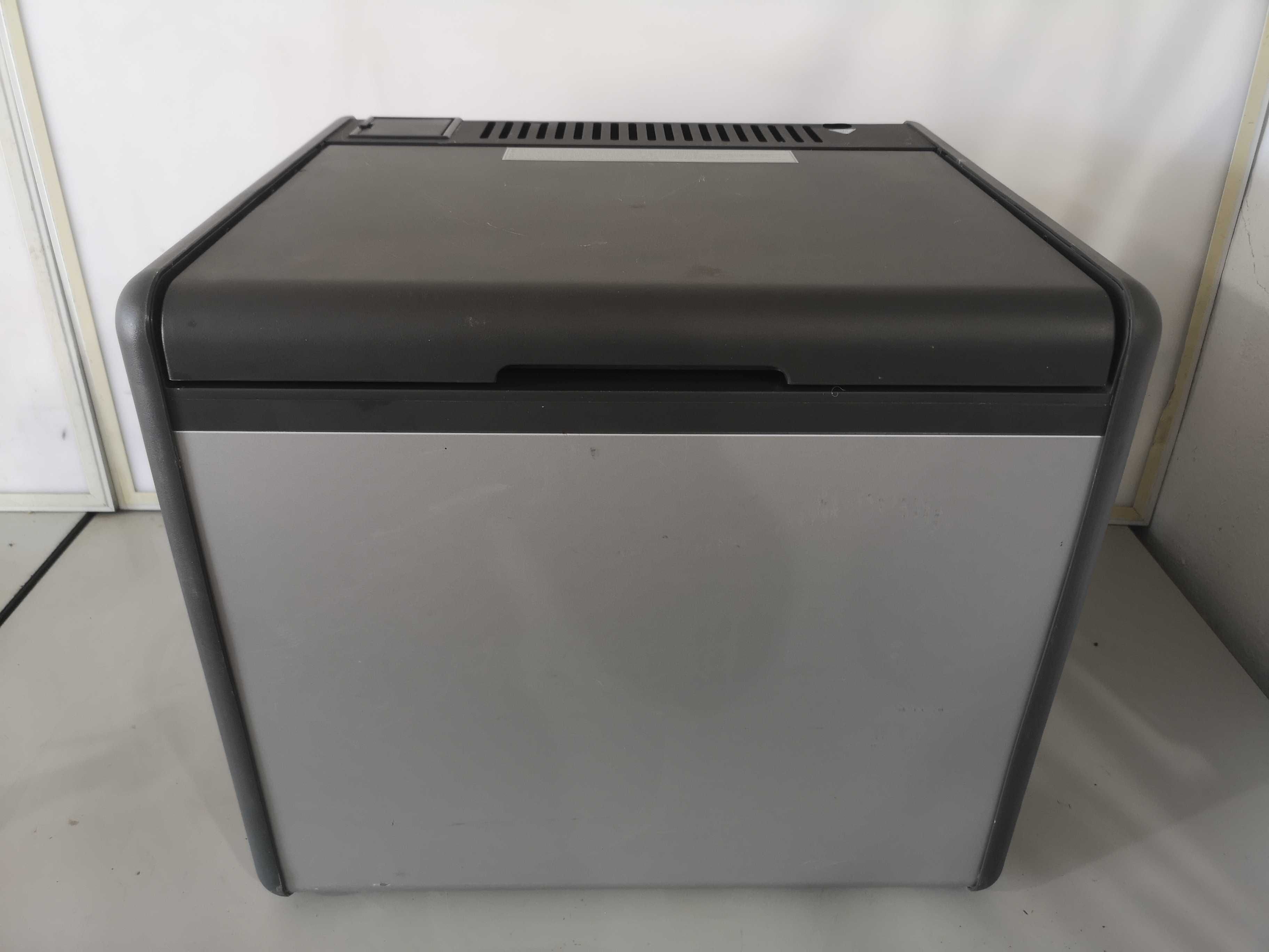 Хладилник на ток и газ - Quest 220V/12V 41L