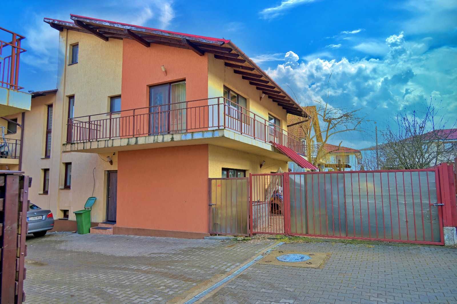 PF vand casa tip duplex zona Campului