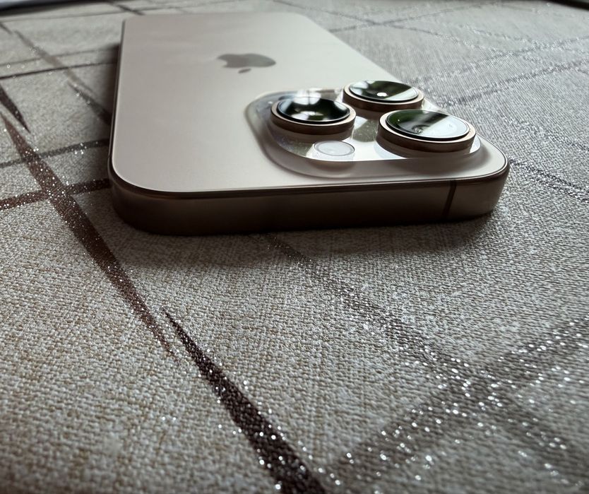 Iphone 16 pro 128 Deser titanium в гаранция