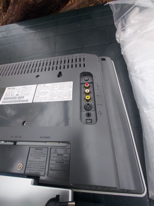 Televizoare/monitoare Philips qd15xl16-rev02 15",  Samsung UE22ES5000