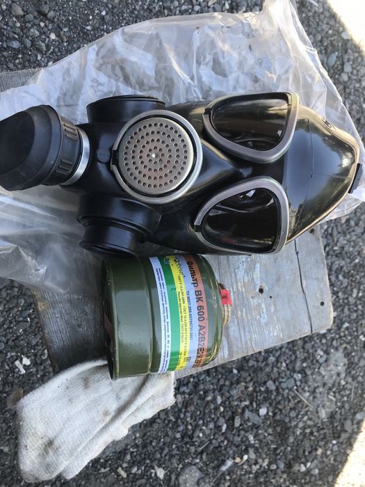 Продам противогазную маску с банко.новая.сроки хорошие.