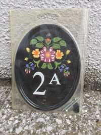 Керамична табела с номер “2А” за къща, апартамент, жилище