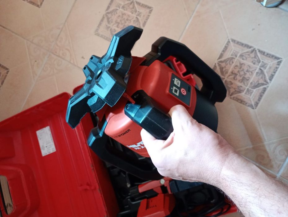 Nivelă laser Hilti PR 2 HS A-12, modelul Nou