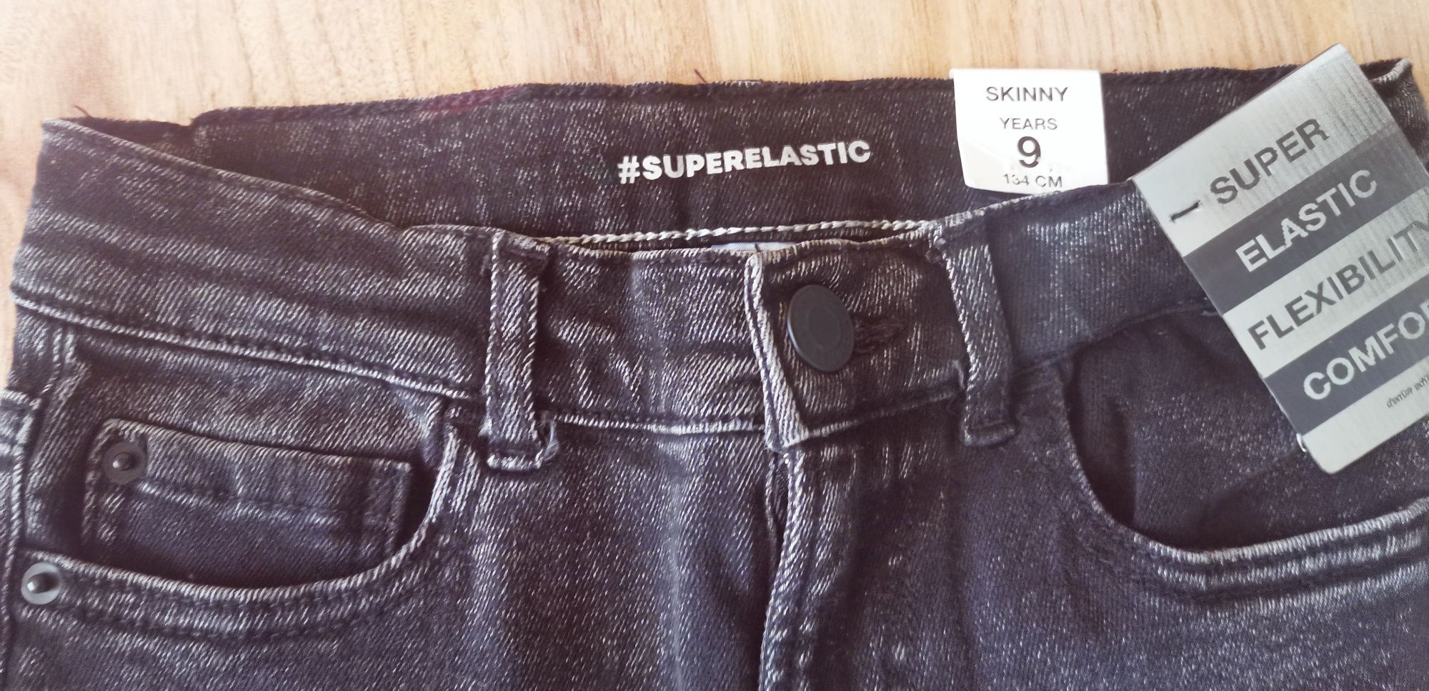 Нови дънки Zara slim 9 год. 134см.