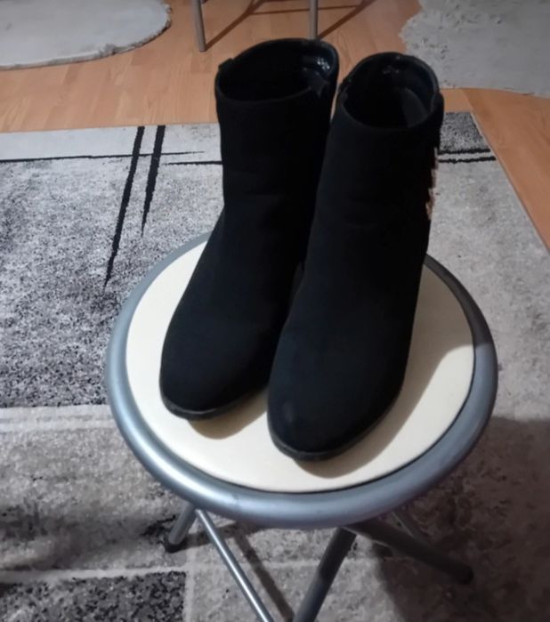 Vand pereche sandale cu botine împreună în condiții bune