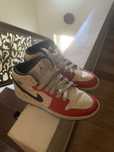Air Jordan 1 Mid beige red