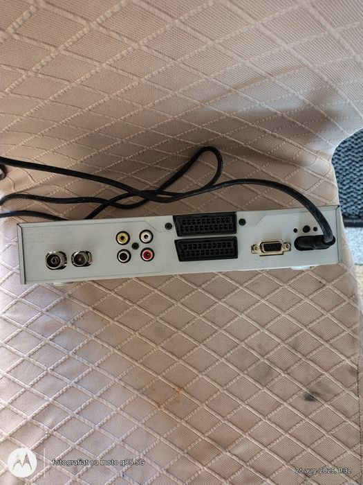 Receiver satelit Universum DVB-T 450