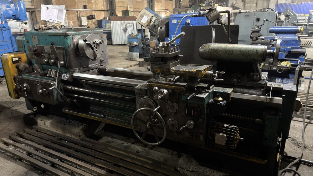 Станок токарный 1М63