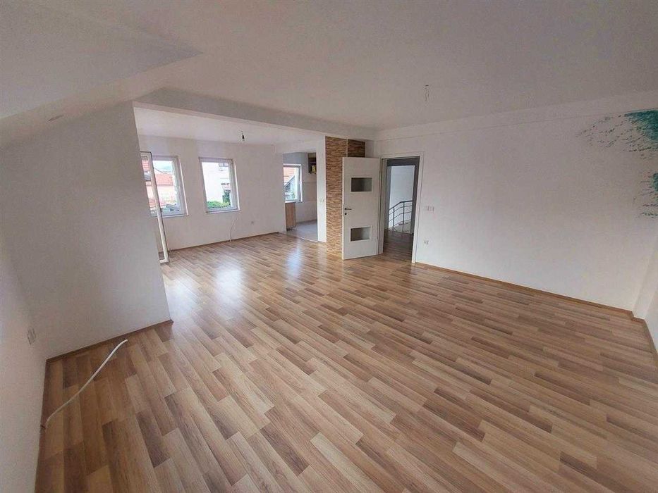 Дава се под наем Тристаен апартамент в Пловдив, Южен - 85 кв.м за 351.9 € - Снимка #3