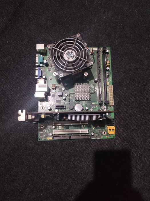 Kit placa de baza procesor quad core și ram ddr3