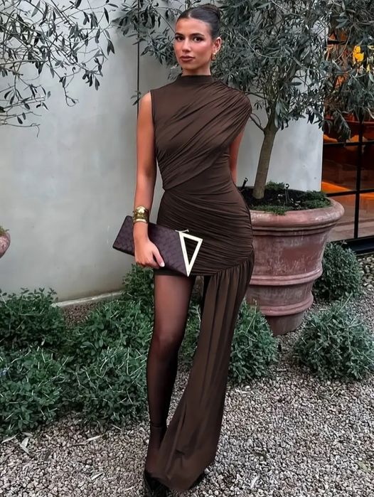 облегающее вечернее платье.