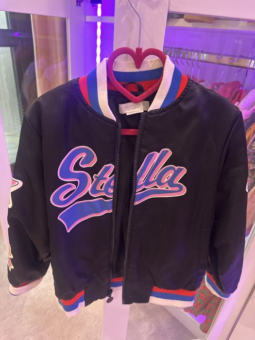 Продавам якета подходящи за предстоящия сезон