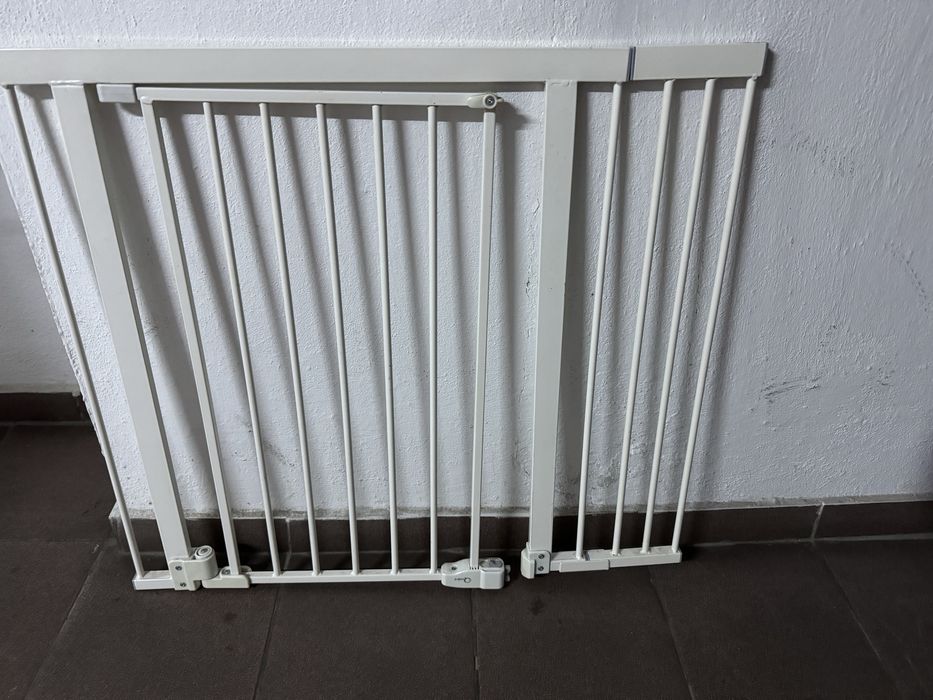 Poartă de siguranță pentru câini – metal, reglabilă