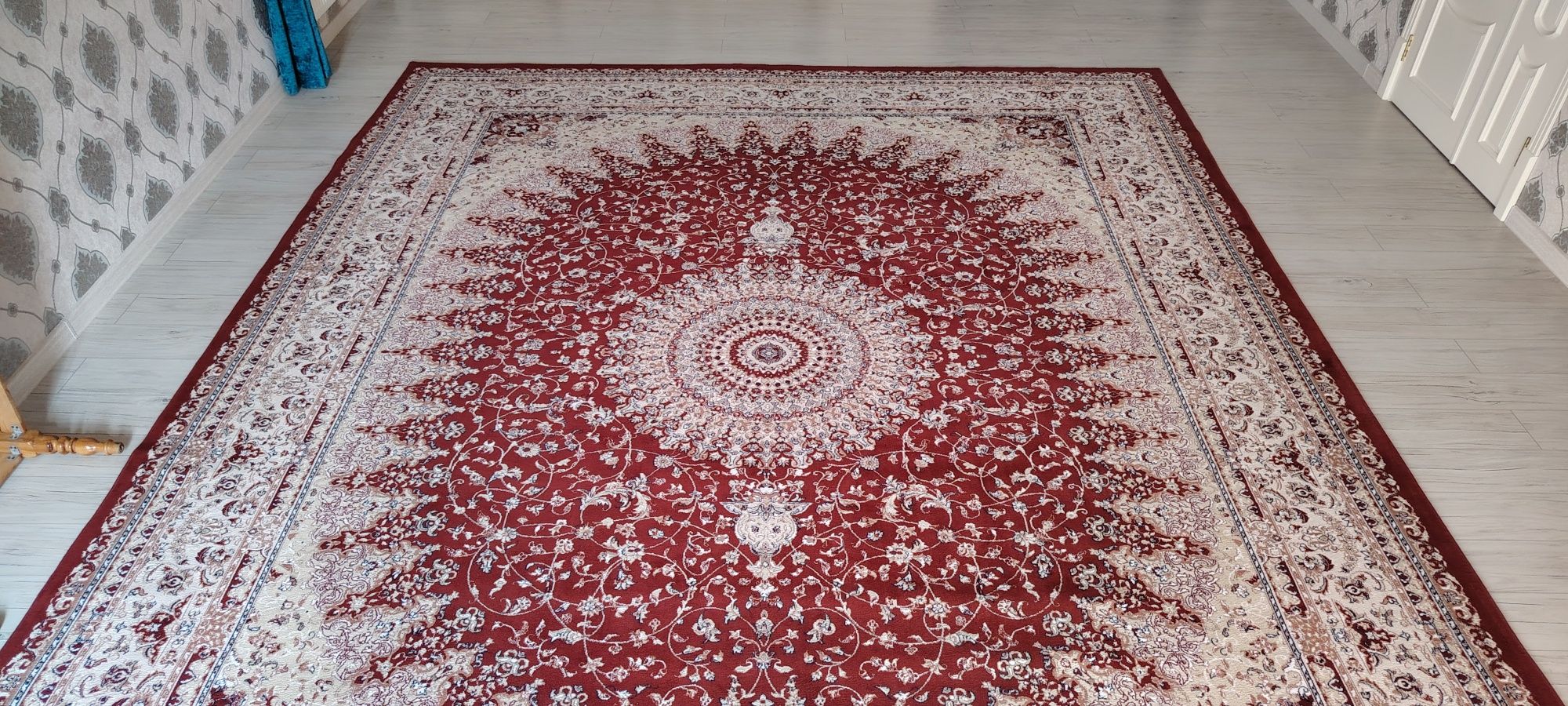 Gilam sotiladi 5x4