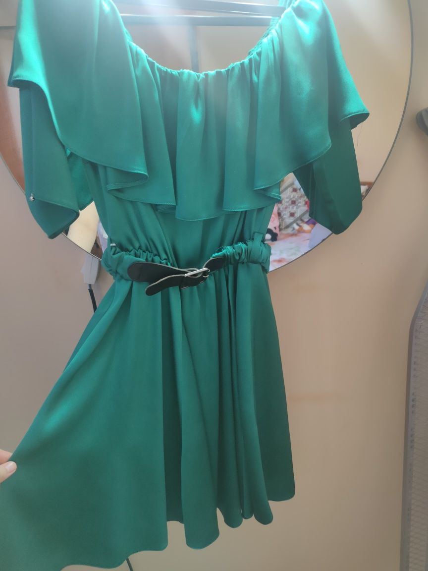 Rochie verde smarald eleganta