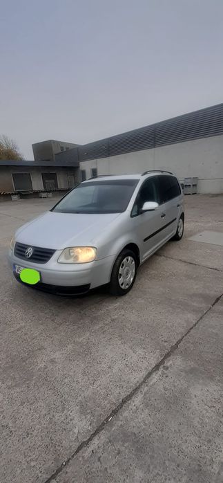 Vând Touran 1.6 benzina