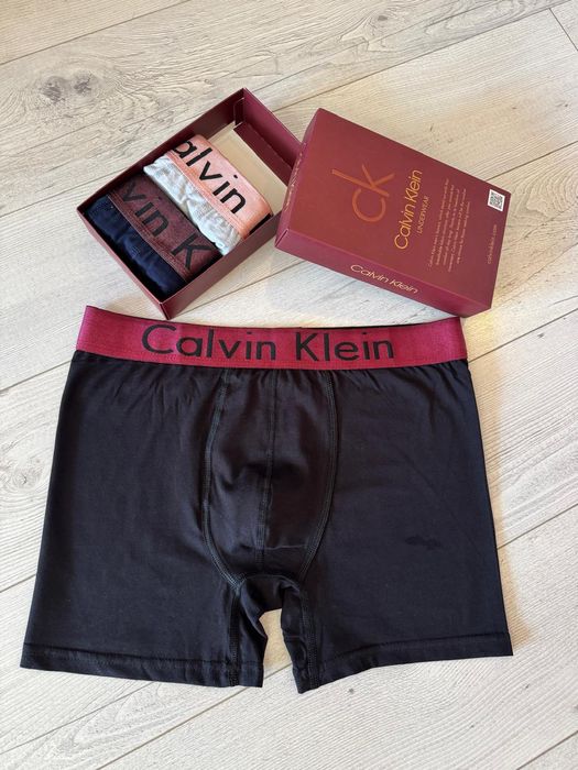 Мъжки боксерки в кутия.