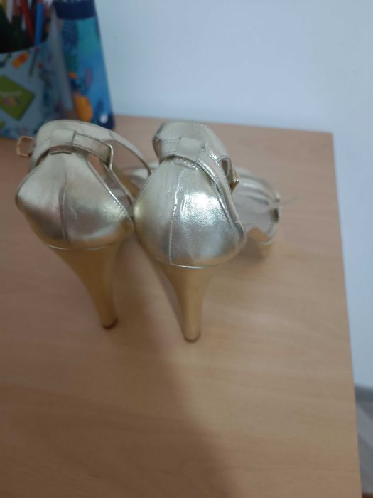 Vând sandale marca Gemelli