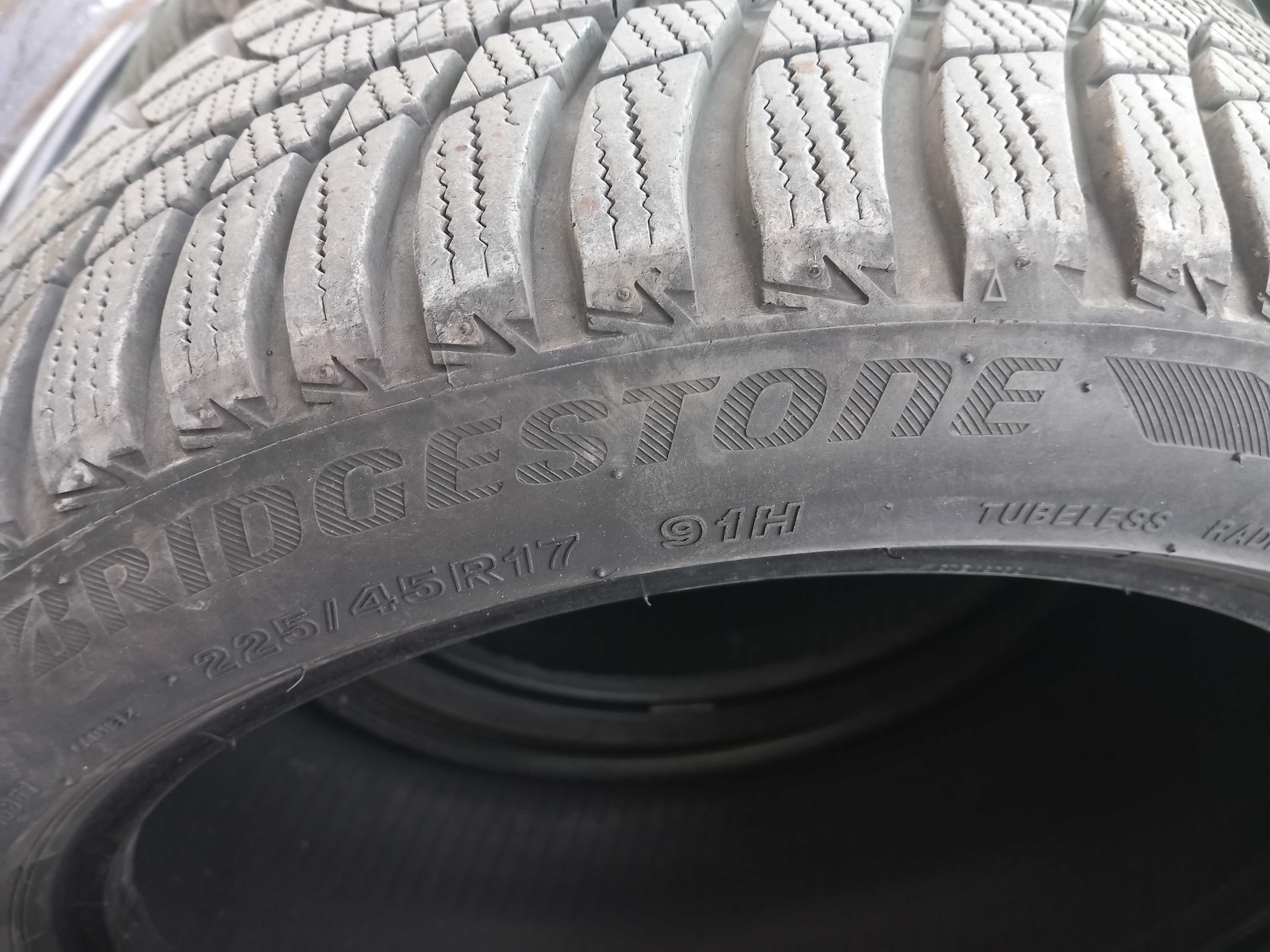 225/45 R17 Brigestone