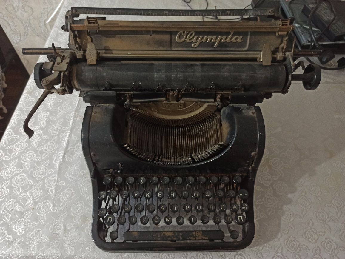 Олимпия печатная машина 45го года Германия. Полевой телефон ссср 43го