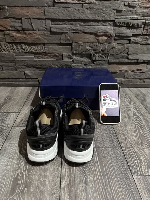 Dior b22 black and white