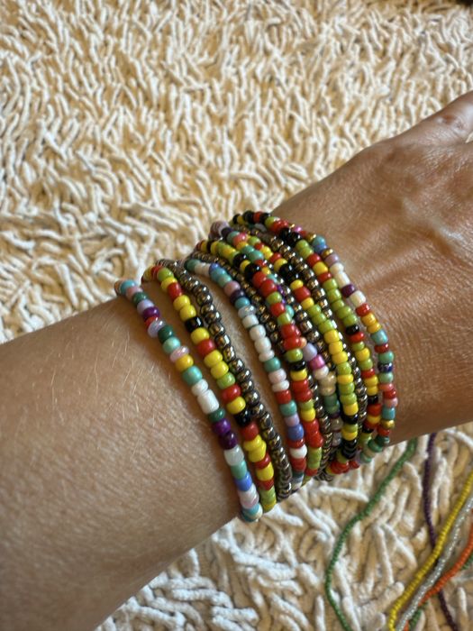 Разноцветные бусины на резинке . Италия.