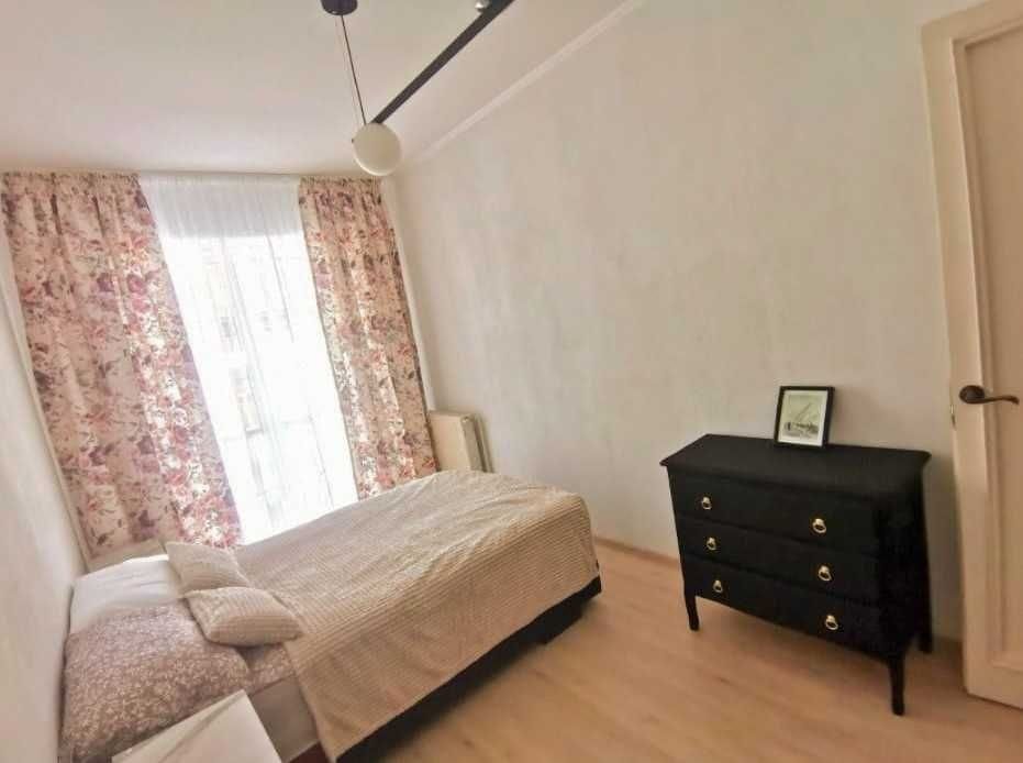 Apartament 3 camere de închiriat