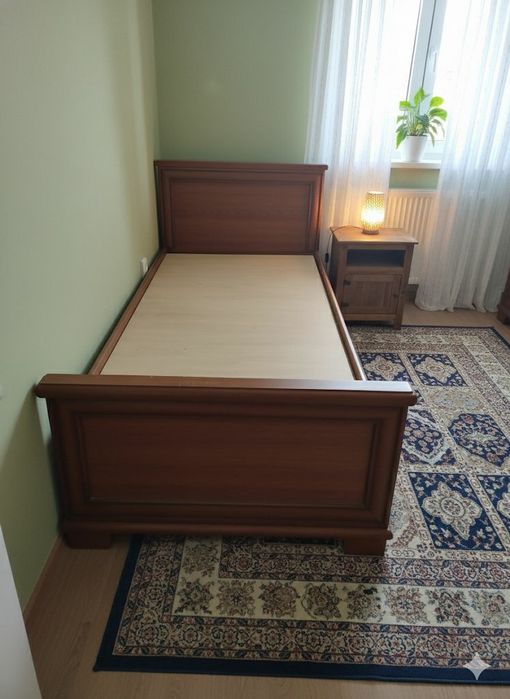 Кровать+матрас б.у. (односпальная, натуральное дерево.