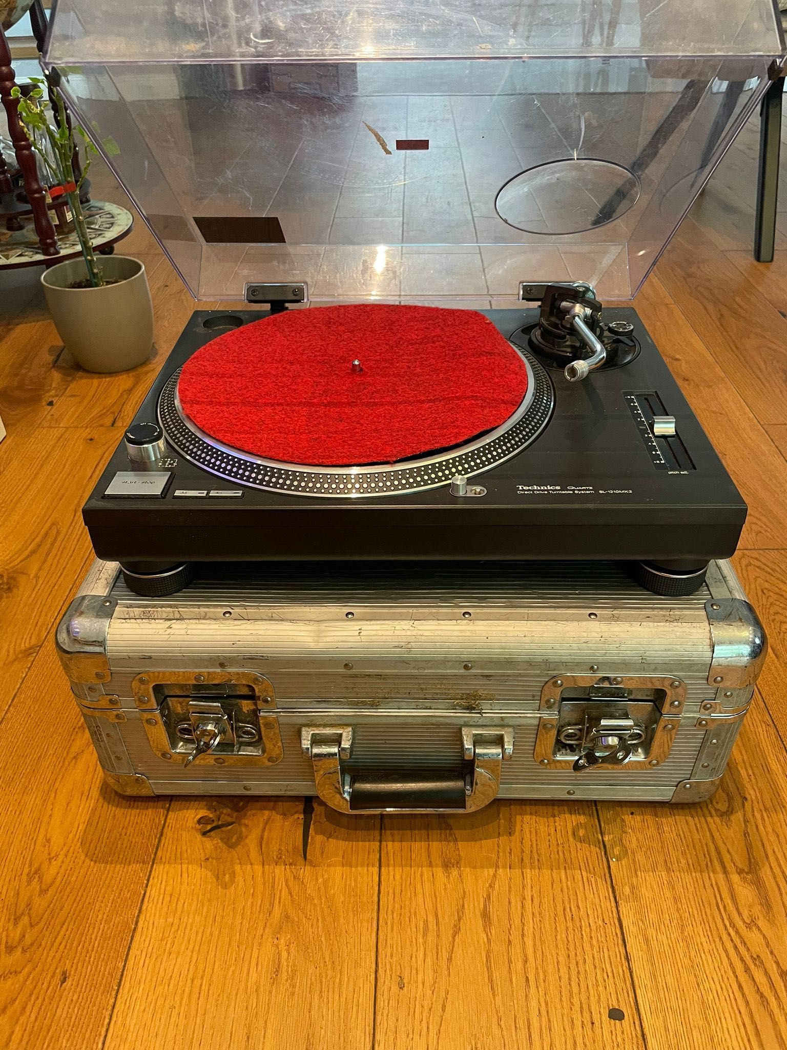 Technics SL-1210 MK2 - direct drive turntable