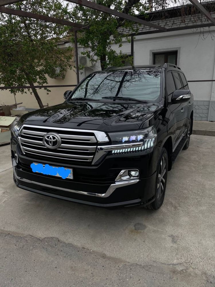 Toyota Land Cruiser 200 (Full pozitsiza)