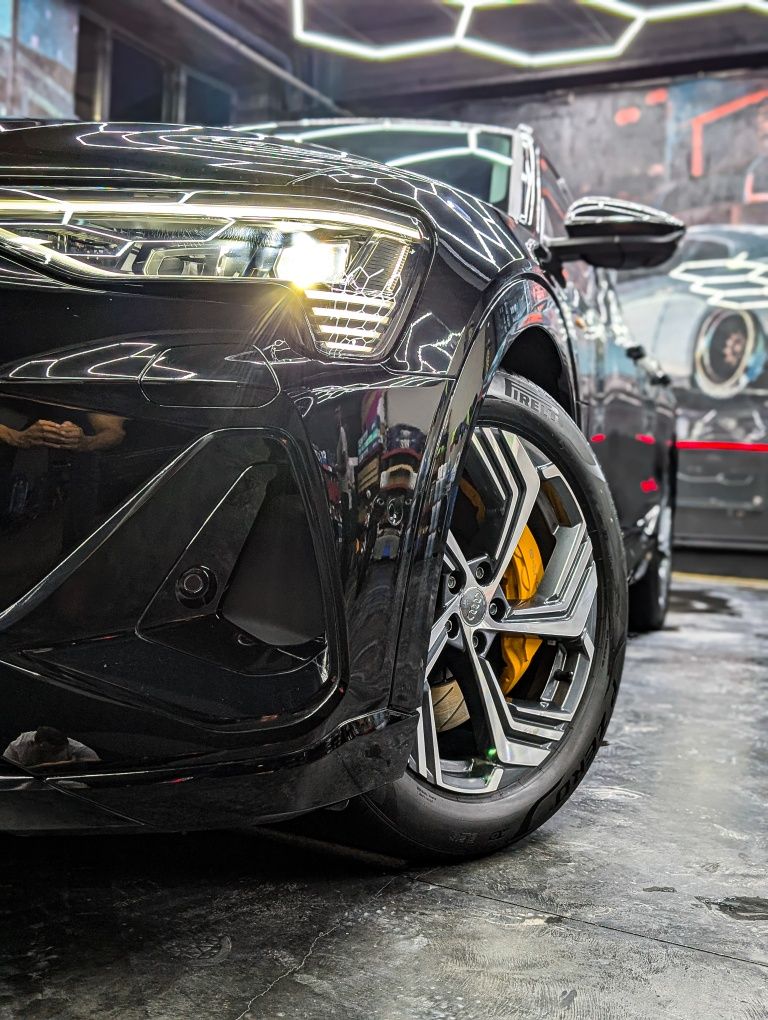 Audi E-tron quattro 50. 2020 г. 54 000 км.